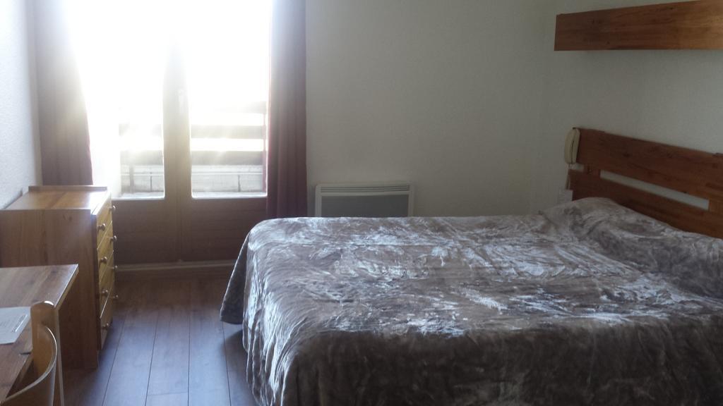 Hotel Yaka Лез-Англь Номер фото
