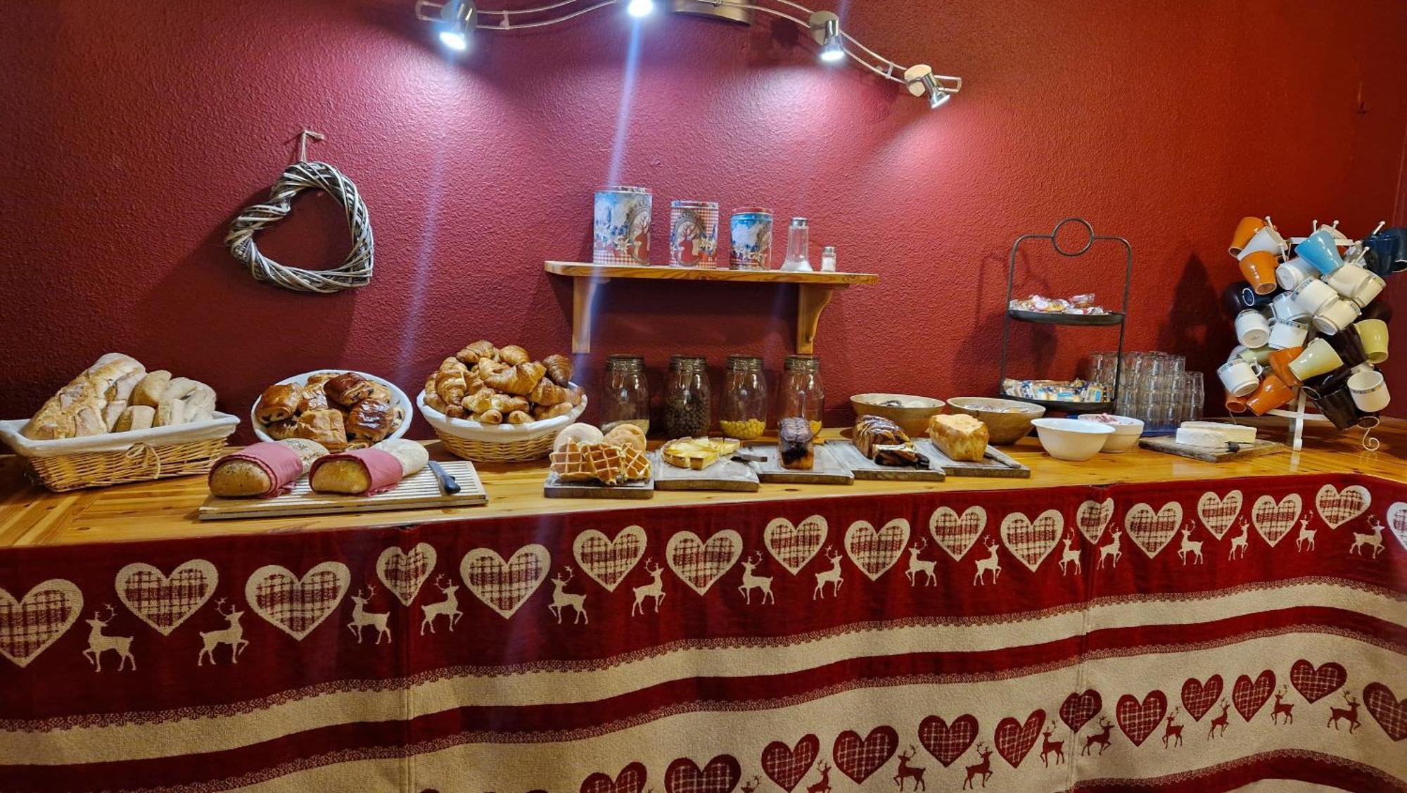 Hotel Yaka Лез-Англь Экстерьер фото